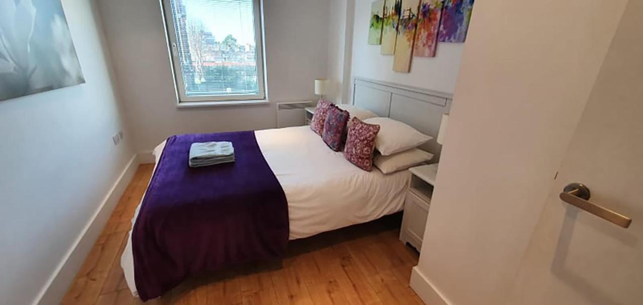Bright & Spacious Double Bedroom With Ensuite And Concierge! Paid Parking Available Londra Esterno foto
