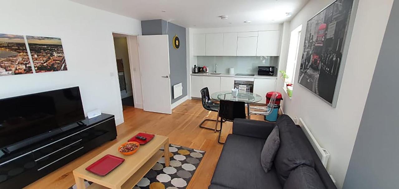 Bright & Spacious Double Bedroom With Ensuite And Concierge! Paid Parking Available Londra Esterno foto