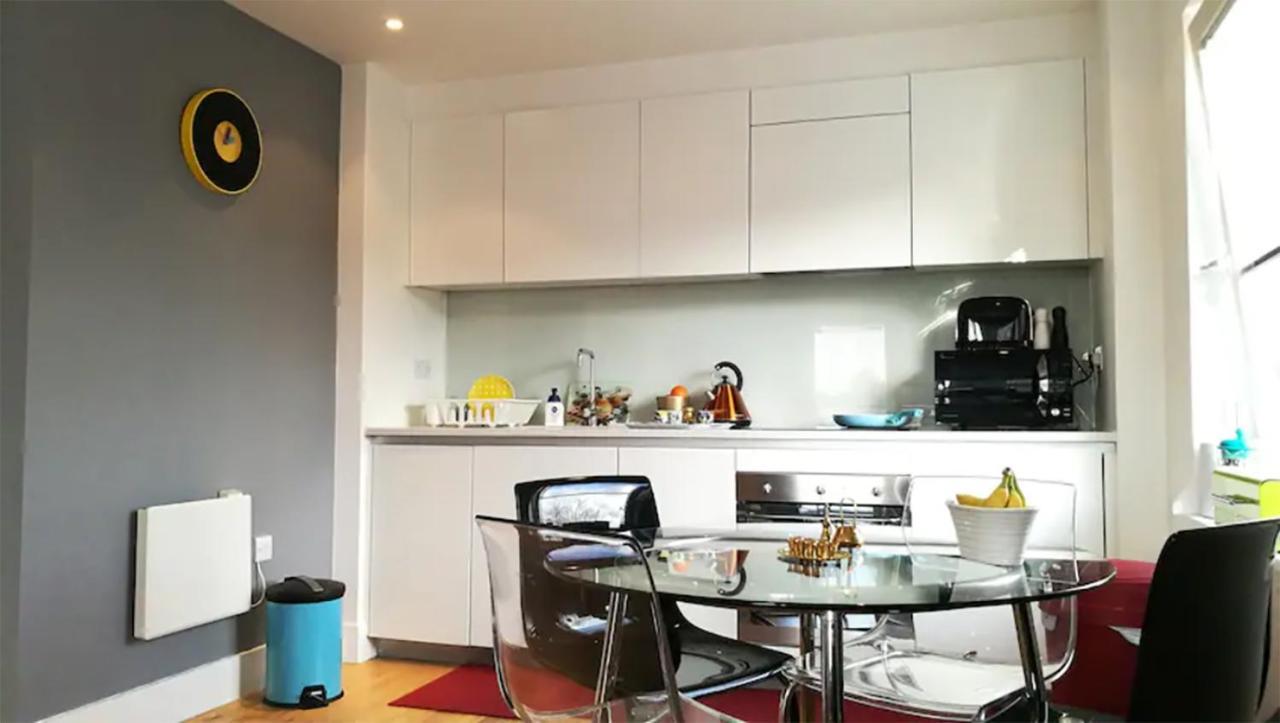 Bright & Spacious Double Bedroom With Ensuite And Concierge! Paid Parking Available Londra Esterno foto